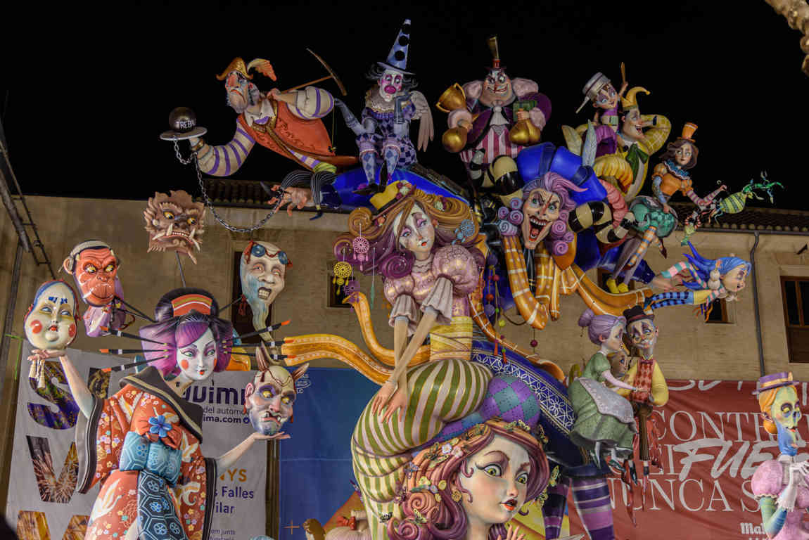 Valencia - fallas 2023 - 2 premio - falla plaza del Pilar - We will survive 14.jpg